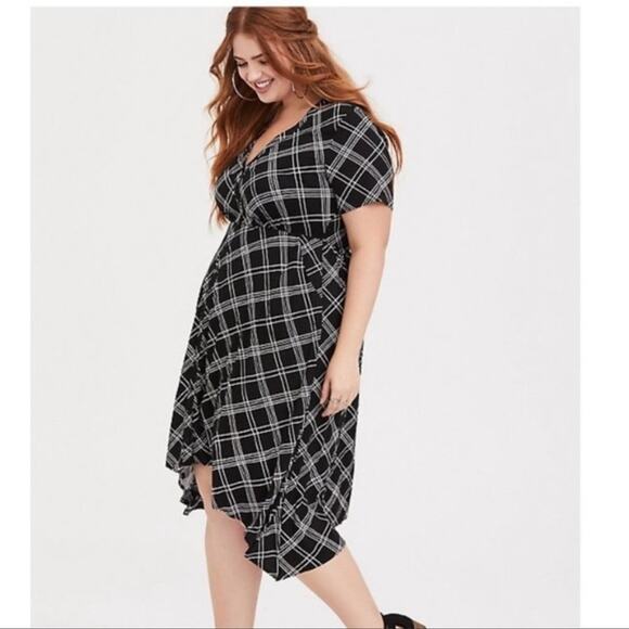 Torrid Black White Plaid Button Front Midi Challis Dress Pockets 1X Sharkbite - Picture 2 of 15